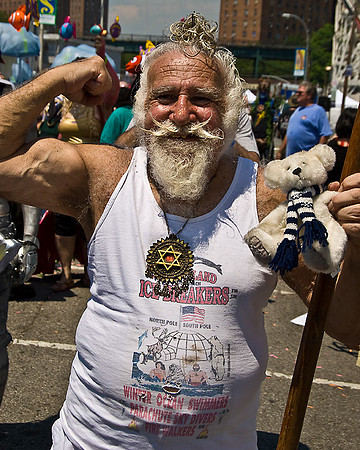 guy w bicept & teddy _DSC9767sailor lady
